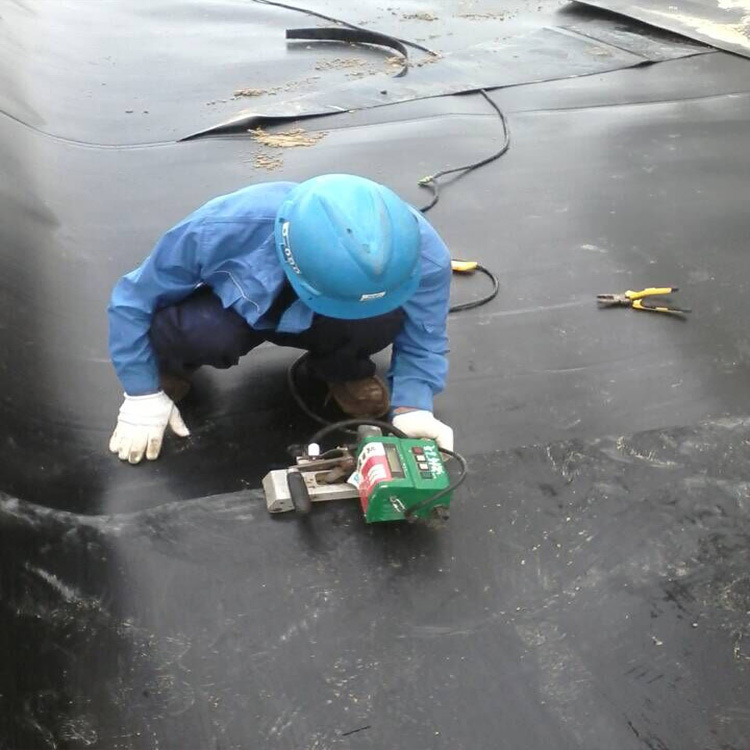 關于土工膜搭接縫焊接質量的注意事項